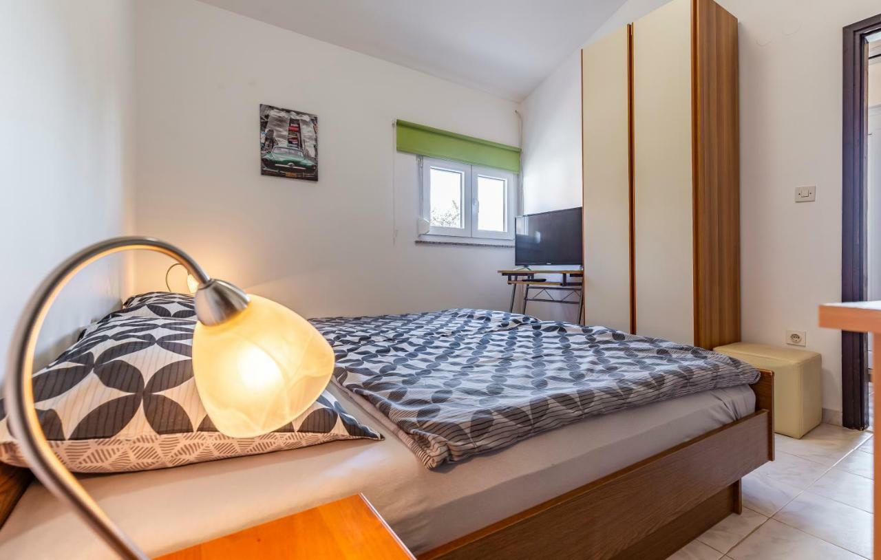 Apartment Denis Medulin Buitenkant foto
